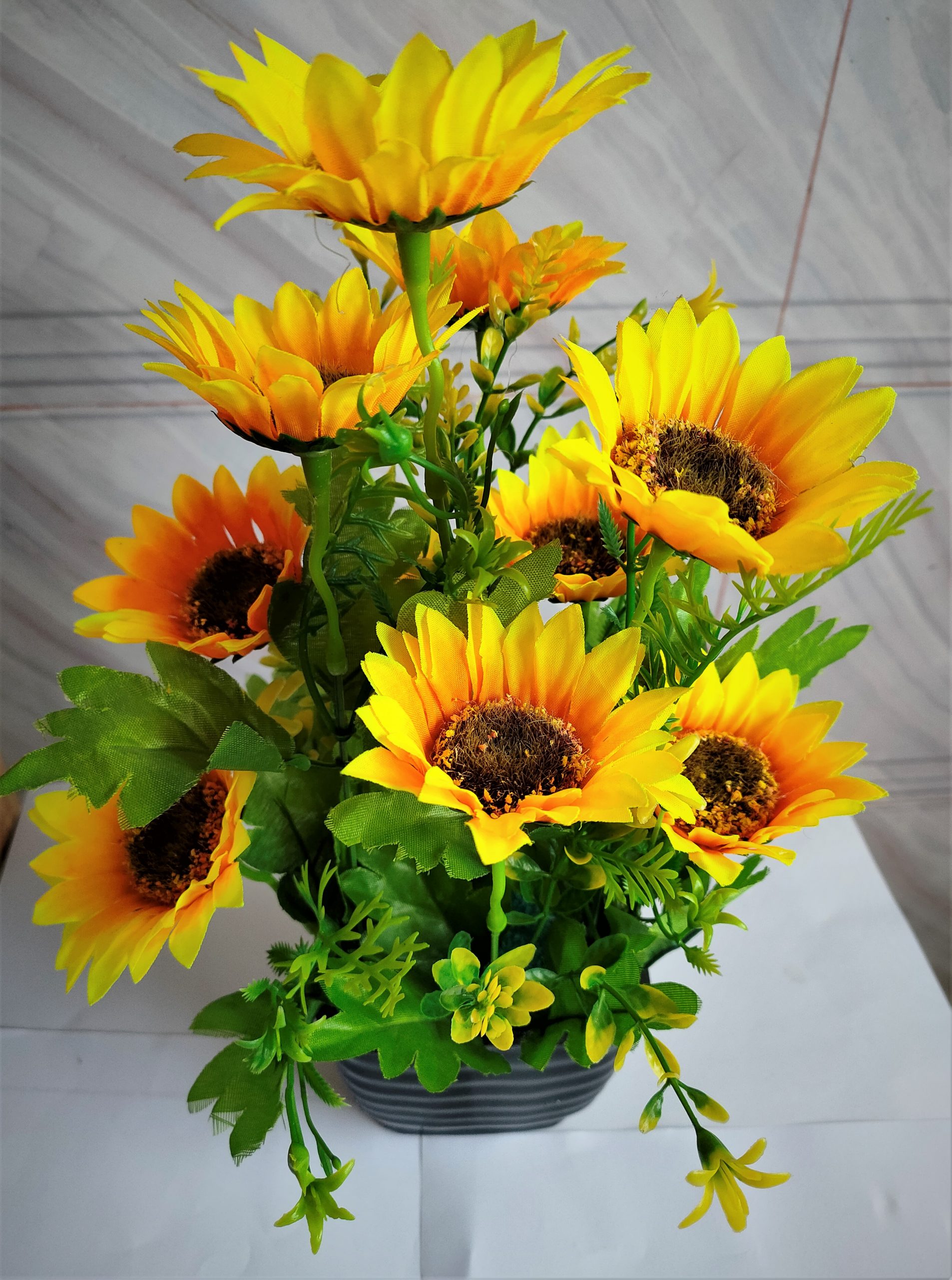 Table Shurjomukhi Flower Vash 1 pcs